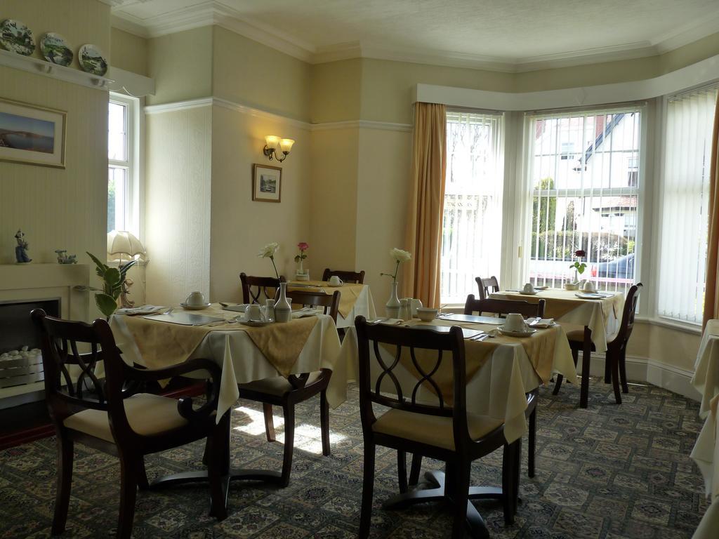 Cornerways Guest House 랜디드노 외부 사진