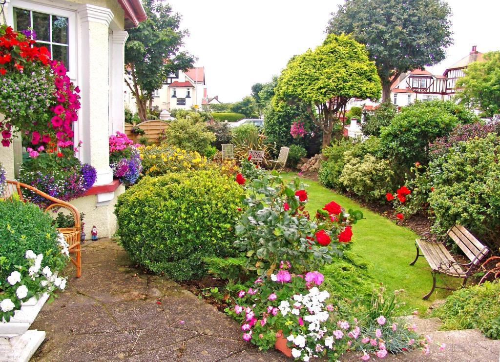 Cornerways Guest House 랜디드노 외부 사진